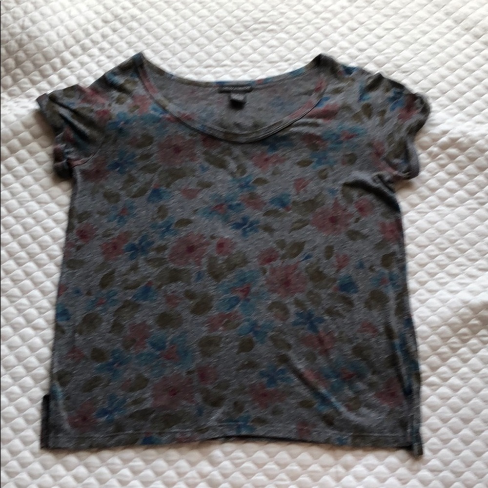 🛍 Chelsea & Theodore Floral Print T-shirt